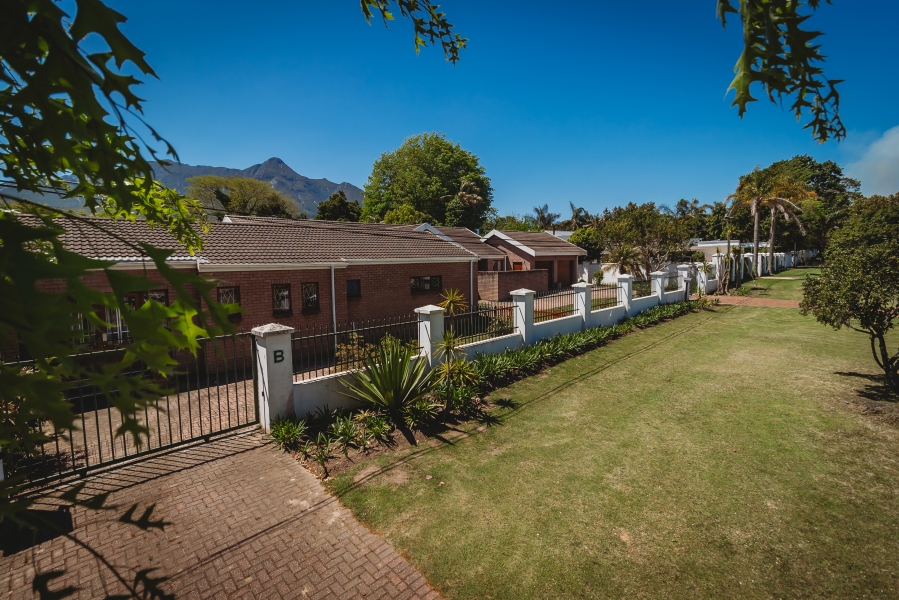 5 Bedroom Property for Sale in Heatherlands Western Cape